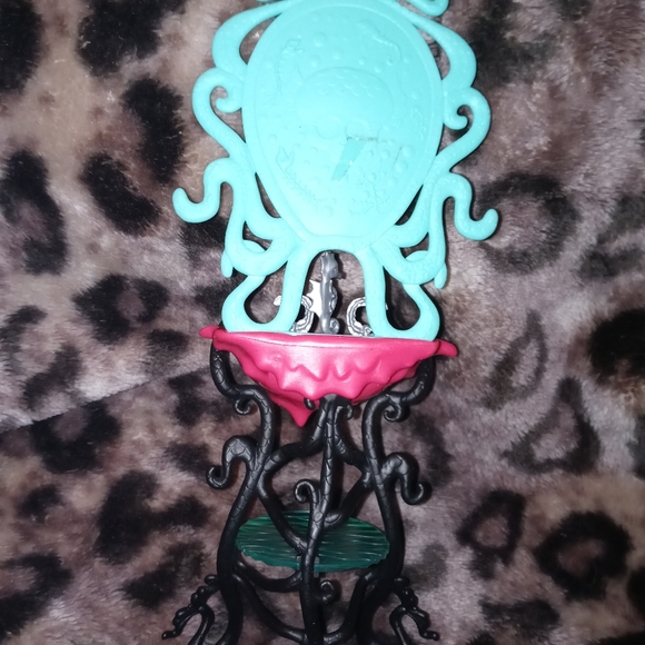 MH Lagoona Blue Shower Vanity and Chair Play Set - Picture 4 of 4